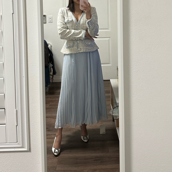 Manolo Blahnik Hangisi 70MM Crystal Buckle Satin Pumps white, size 36 - Picture 5 of 8